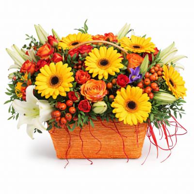 Композиция из цветов в корзине «Солнечная гармония»