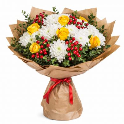 Букет из хризентем и роз «Величие природы»
